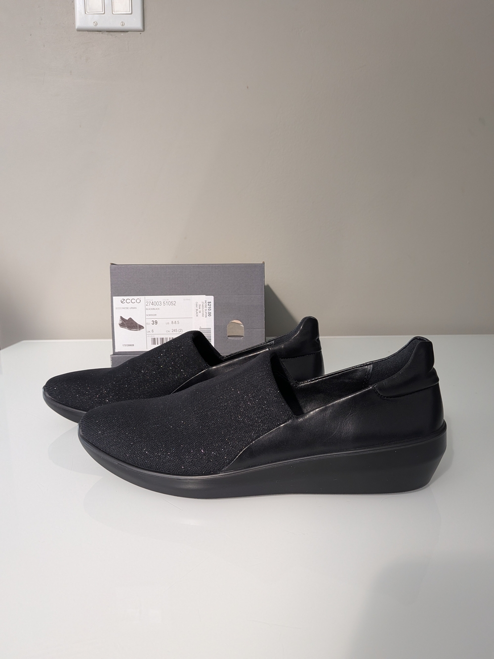 ECCO Black Flat/Loafer